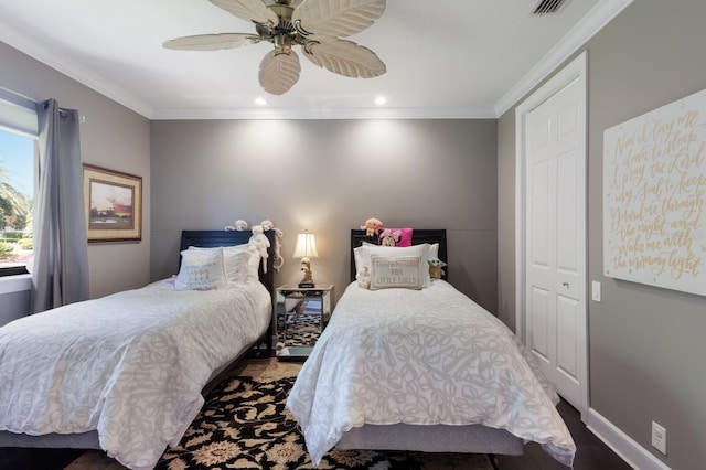bedroom with wood finished floors, recessed lighting, crown molding, ceiling fan, and baseboards
