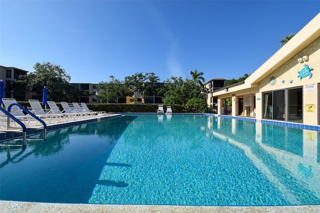 625 30th Ave W Unit G210, Bradenton, FL 34205 - view of community pool