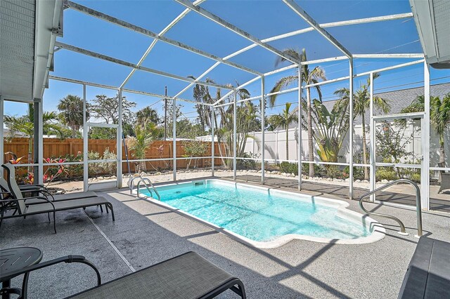 1112 65th St NW, Bradenton, FL 34209 - view of swimming pool featuring a fenced backyard, a fenced in pool, a patio, and a lanai