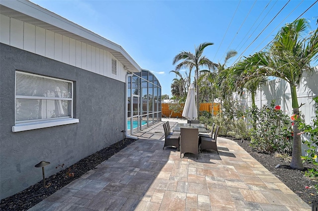 1112 65th St NW, Bradenton, FL 34209 - view of patio with a fenced in pool, a fenced backyard, a lanai, and outdoor dining area