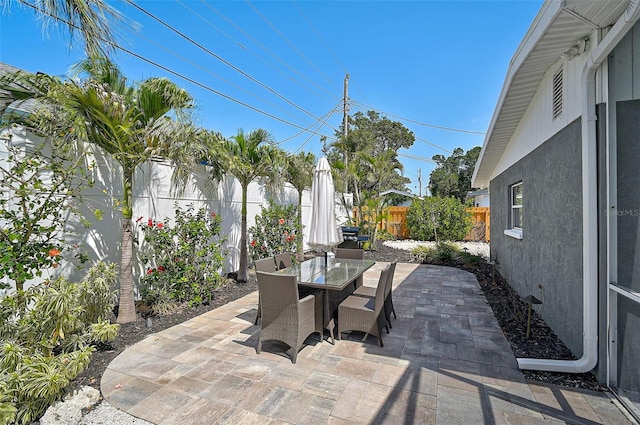 1112 65th St NW, Bradenton, FL 34209 - view of patio featuring outdoor dining area and a fenced backyard