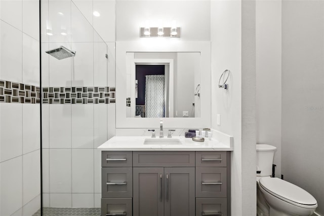 1514 Corolla Ct, Reunion, FL 34747 - bathroom featuring a tile shower, toilet, and vanity