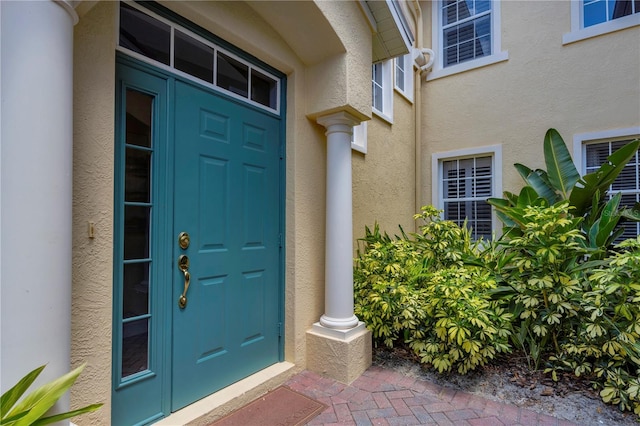view of exterior entry featuring stucco siding