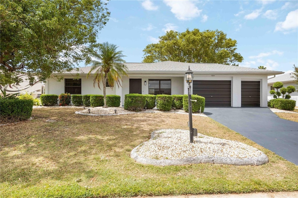 624 Fort Duquesna Dr, Sun City Center, FL 33573 - single story home with a garage, a front lawn, stucco siding, and driveway