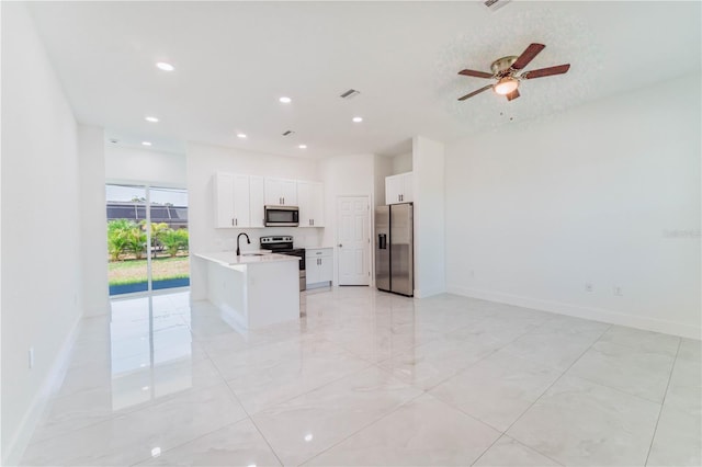 18182 Steele Ave, Port Charlotte, FL 33948 - unfurnished living room featuring a sink, recessed lighting, baseboards, a ceiling fan, and visible vents
