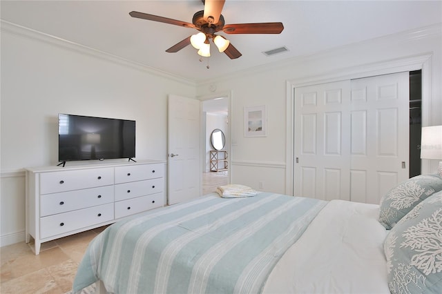 10108 Kingfisher Rd E, Bradenton, FL 34209 - bedroom with ornamental molding, a closet, and ceiling fan