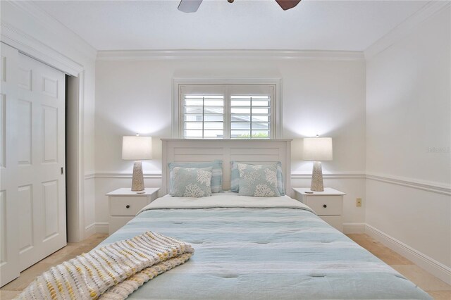 10108 Kingfisher Rd E, Bradenton, FL 34209 - bedroom featuring ornamental molding, a ceiling fan, and baseboards
