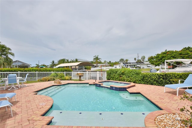10108 Kingfisher Rd E, Bradenton, FL 34209 - view of swimming pool with a patio and a pool with connected hot tub