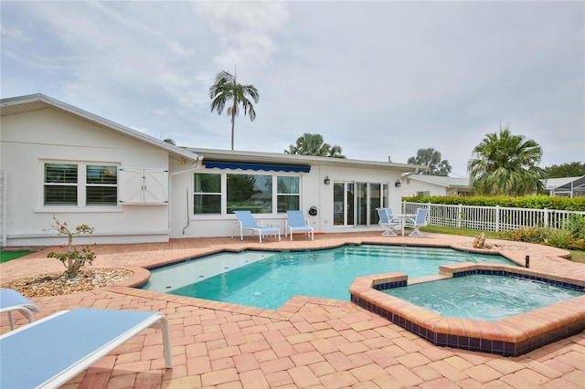 10108 Kingfisher Rd E, Bradenton, FL 34209 - view of swimming pool with a patio and a pool with connected hot tub