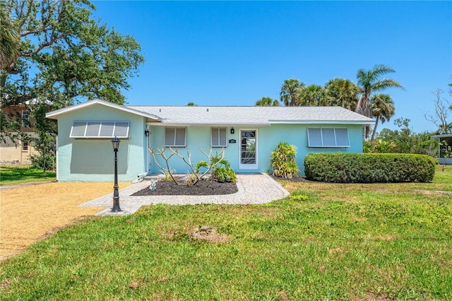 1680 Lemon Bay Dr, Venice, FL 34293 - ranch-style home with stucco siding and a front lawn