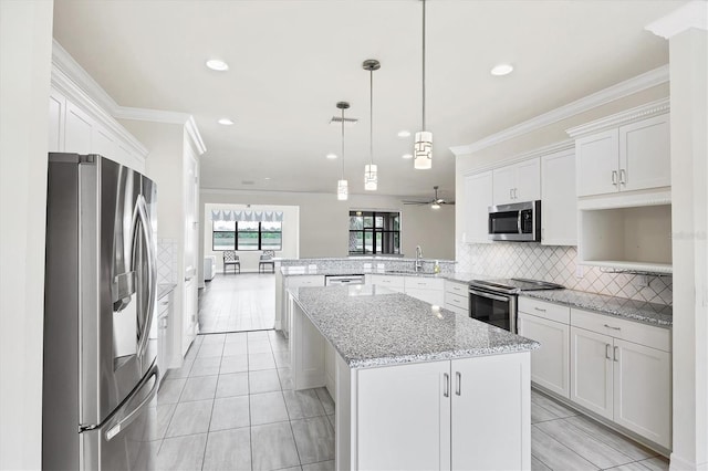 kitchen featuring visible vents, tasteful backsplash, a peninsula, stainless steel appliances, and recessed lighting
