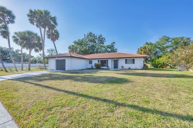 2301 Cass St, Sarasota, FL 34231 - ranch-style home featuring a garage, stucco siding, driveway, and a front lawn