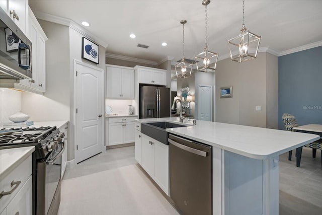 kitchen featuring crown molding, appliances with stainless steel finishes, a sink, an inviting chandelier, and recessed lighting