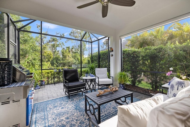 sunroom / solarium with outdoor lounge area and a ceiling fan
