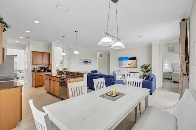 dining area with visible vents, recessed lighting, and ornamental molding