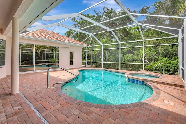 4730 Old Farm Rd, Sarasota, FL 34233 - view of swimming pool with a patio, a pool with connected hot tub, and glass enclosure