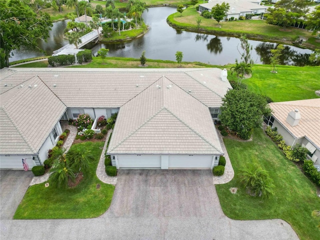 bird's eye view with a water view