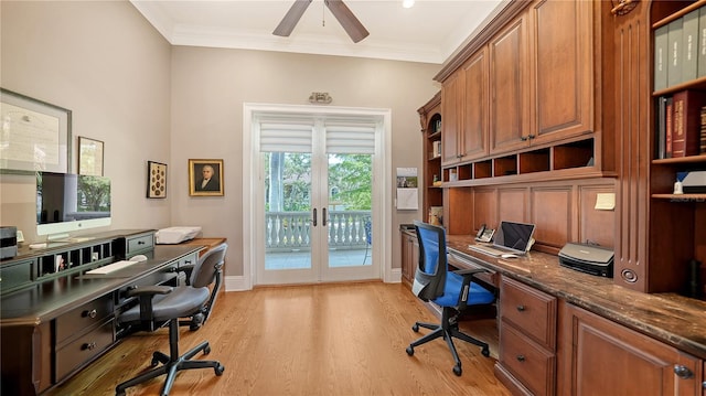 975 Whitakers Ln, Sarasota, FL 34236 - home office featuring light wood-style floors, a ceiling fan, crown molding, baseboards, and built in desk