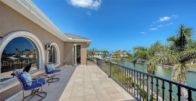 975 Whitakers Ln, Sarasota, FL 34236 - balcony featuring a water view