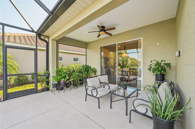 sunroom / solarium featuring a ceiling fan