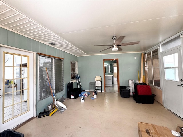 sunroom / solarium featuring a ceiling fan