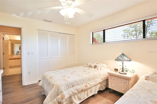 5362 Huntingwood Ct Unit 16, Sarasota, FL 34235 - bedroom with a ceiling fan, visible vents, baseboards, a closet, and dark wood-type flooring