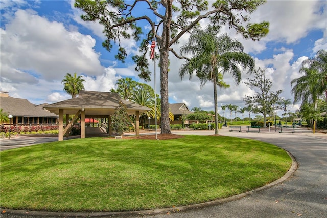 5362 Huntingwood Ct Unit 16, Sarasota, FL 34235 - view of property's community with a lawn
