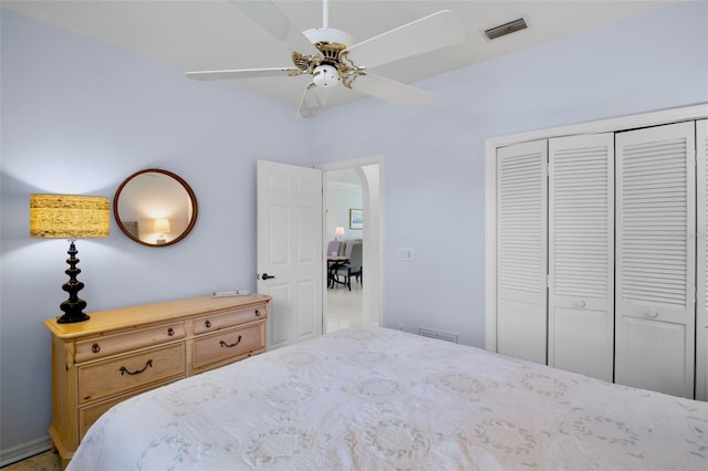 bedroom with a ceiling fan, visible vents, and a closet