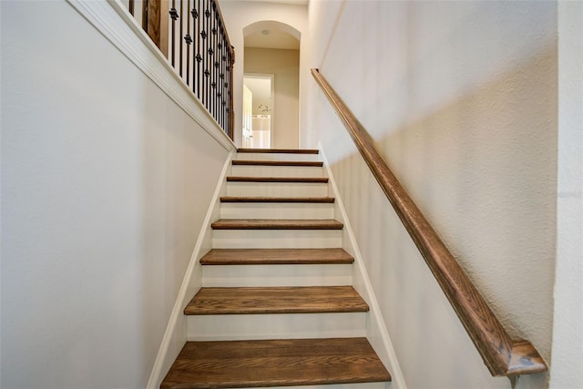 6001 Anise Dr, Sarasota, FL 34238 - stairway featuring arched walkways