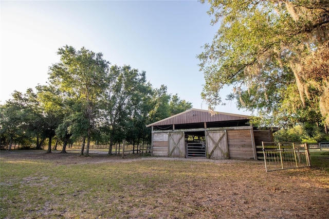 view of yard with an exterior structure and an outbuilding
