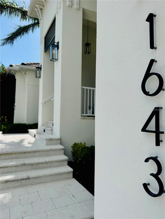 entrance to property with stucco siding