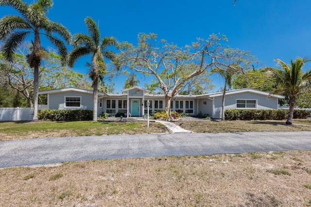 2723 59th St, Sarasota, FL 34243 - ranch-style home with fence and a front yard