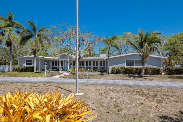 2723 59th St, Sarasota, FL 34243 - ranch-style house featuring a chimney and a front lawn