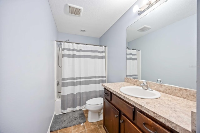 1122 42nd Ter E, Bradenton, FL 34208 - full bath featuring toilet, vanity, shower / tub combo, and tile patterned floors