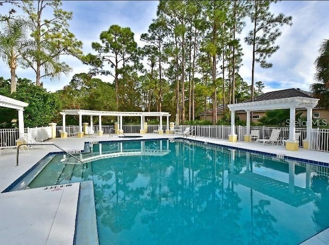 7624 Boltons Ct, Bradenton, FL 34201 - community pool with a pergola and a patio area
