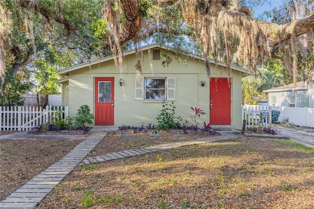 1802 Robinhood St, Sarasota, FL 34231 - view of front facade featuring fence and stucco siding