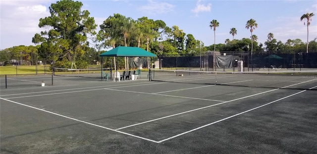 2111 Muskogee Trl, Nokomis, FL 34275 - view of tennis court with fence