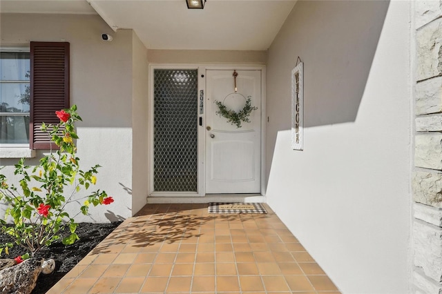 view of exterior entry featuring stucco siding