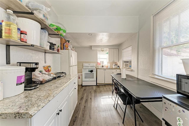 432 Adelia Ave, Sarasota, FL 34236 - kitchen with white appliances, light countertops, a wealth of natural light, and light wood-style floors