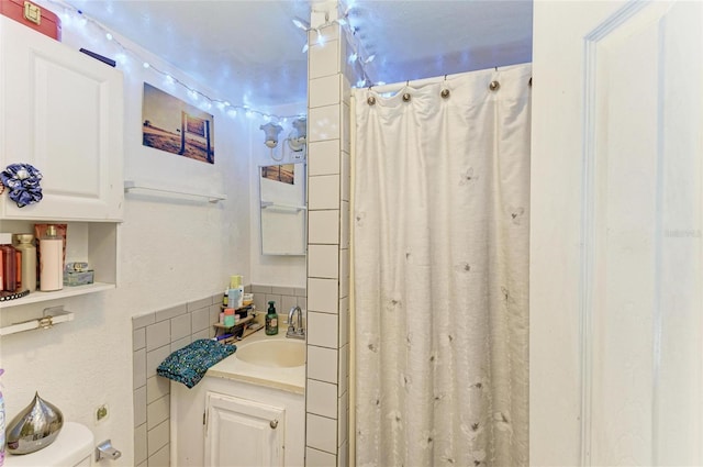 432 Adelia Ave, Sarasota, FL 34236 - full bath featuring vanity