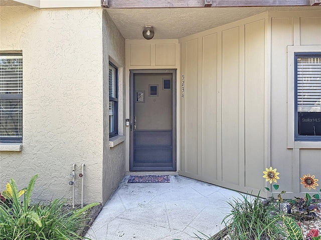entrance to property with stucco siding