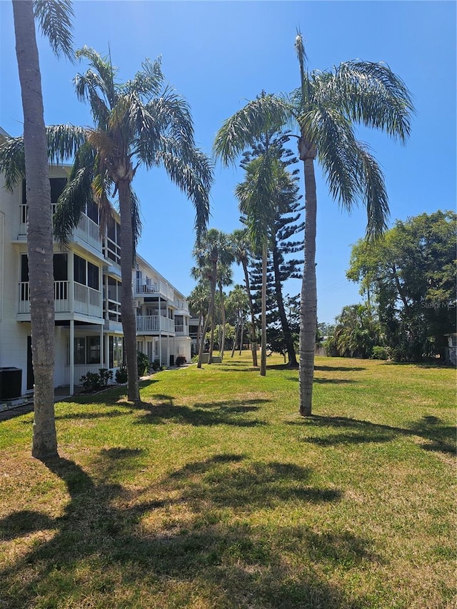 2321 Canal Dr Unit F25, Bradenton, FL 34207 - surrounding community with a lawn