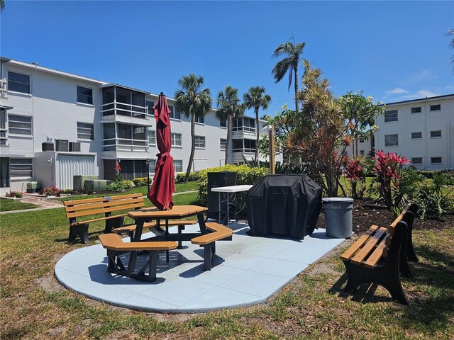 2321 Canal Dr Unit F25, Bradenton, FL 34207 - surrounding community featuring a yard