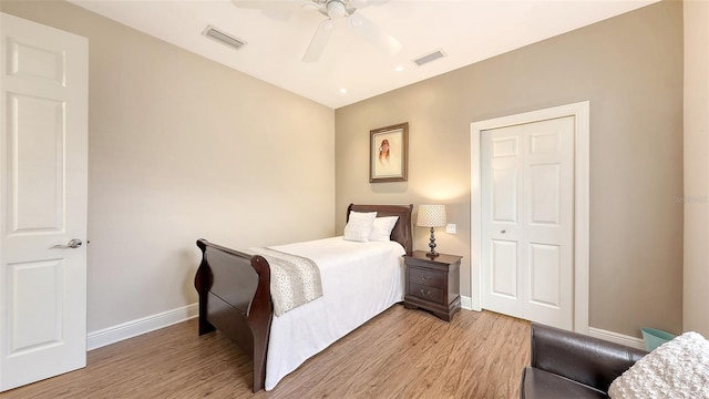 6919 Dominion Ln, Lakewood Ranch, FL 34202 - bedroom with light wood-style floors and a ceiling fan