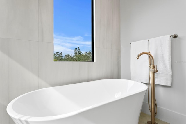 2554 Arlington St, Sarasota, FL 34239 - full bath featuring a freestanding tub