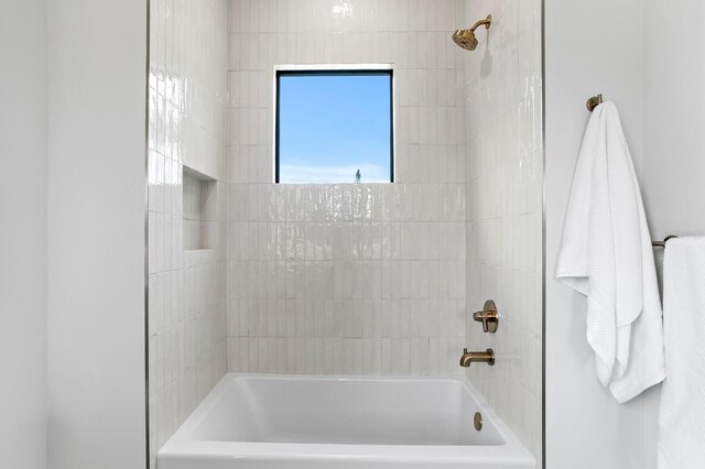 2554 Arlington St, Sarasota, FL 34239 - full bath featuring bathtub / shower combination