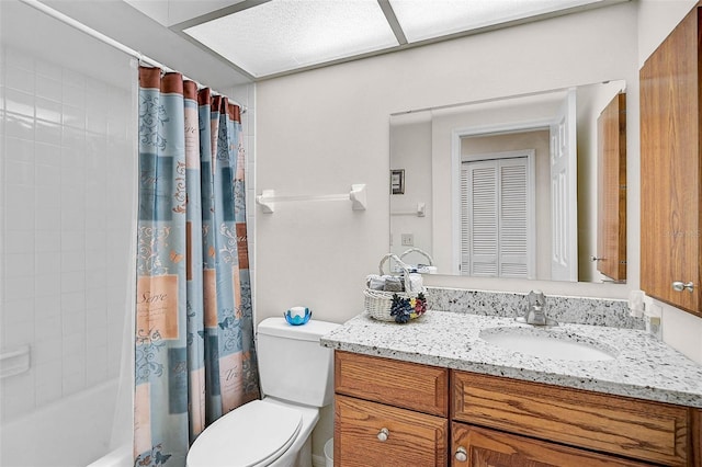 7817 Pine Trace Dr Unit 15, Sarasota, FL 34243 - full bath with vanity, shower / bathtub combination with curtain, and toilet