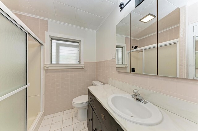 1016 38th St W, Bradenton, FL 34205 - full bath with tile walls, tile patterned flooring, a stall shower, vanity, and toilet
