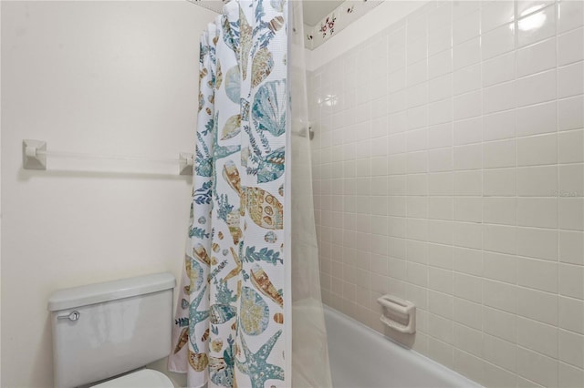 full bath featuring shower / bathtub combination with curtain and toilet