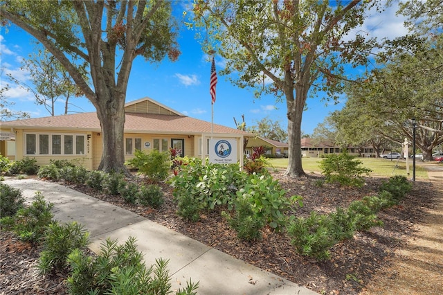 view of front of property